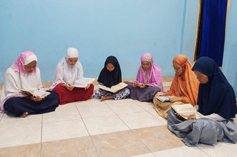 Cara Agar Anak  Senang Belajar  Membaca  Al Qur an Sahabat 