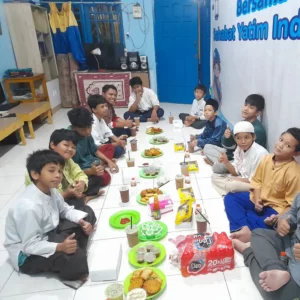 Sedekah Subuh - Foto Anak - Makan Bersama