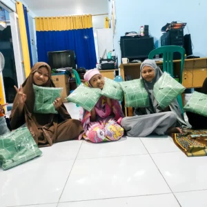 Sedekah Subuh - Foto Anak - Mendapat Sprei