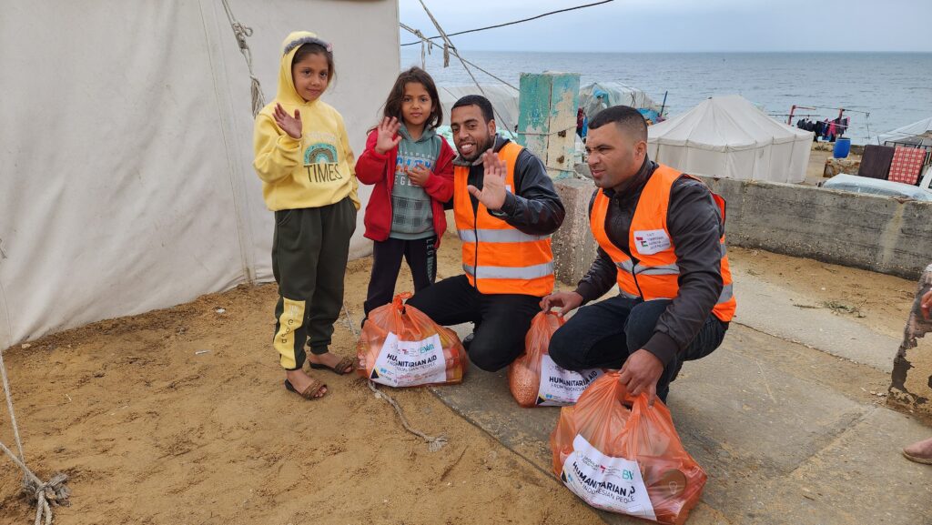 1000 paket bahan makanan untuk Gaza