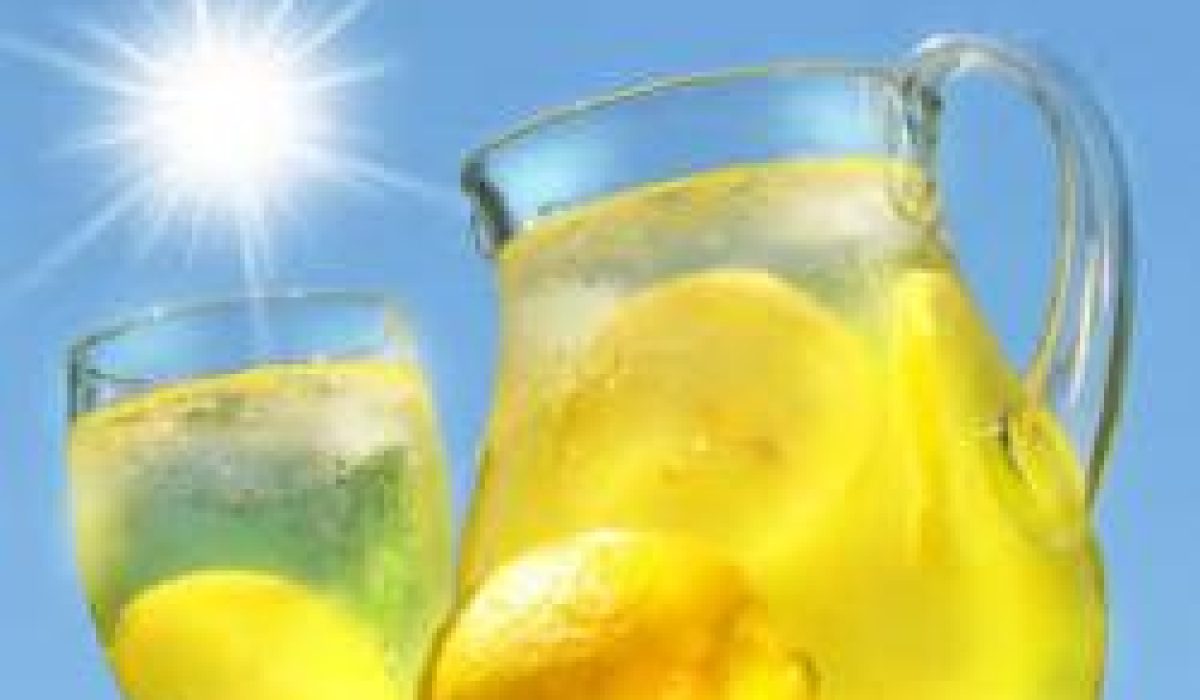 Bahaya Terlalu Banyak Minum Air Lemon