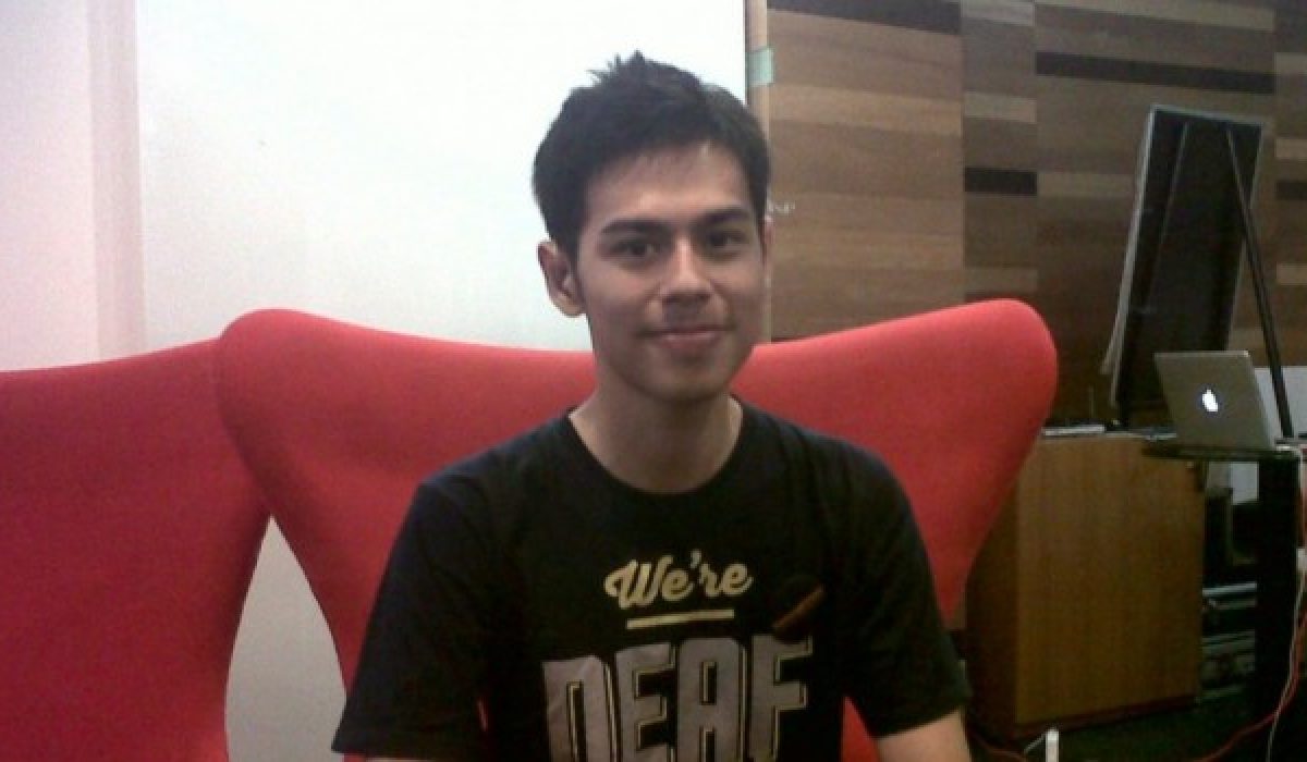 Surya, Pemuda Tunarungu