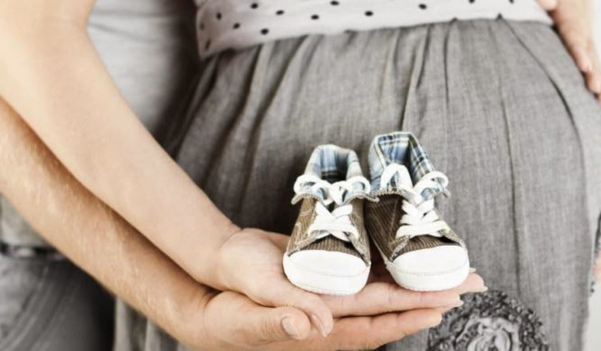 hamil dan sepatu bayi